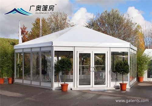 全透明玻璃的酒店篷房需要如何清洁保养才好呢